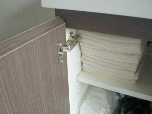 冷蔵庫のモーター箇所や洗面台の裏などに施工